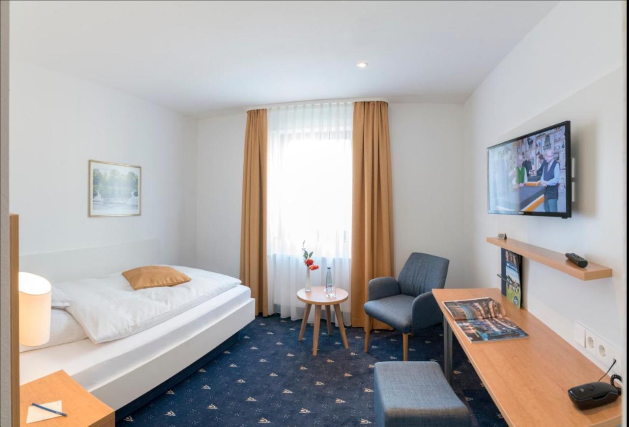 Hotel Adler Post Шветцинген Экстерьер фото