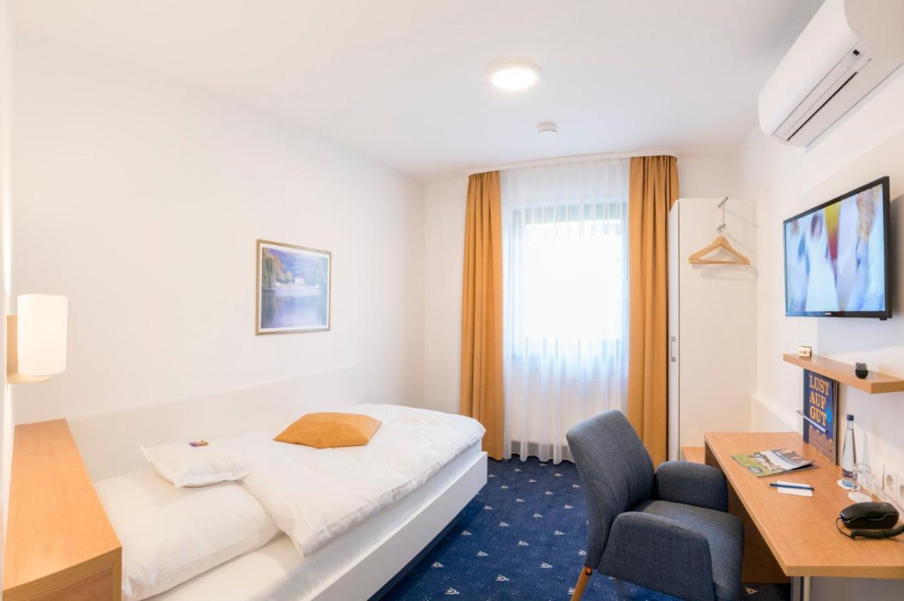 Hotel Adler Post Шветцинген Экстерьер фото