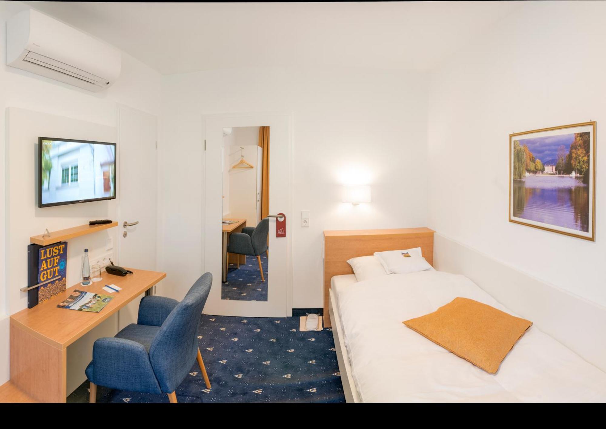 Hotel Adler Post Шветцинген Экстерьер фото