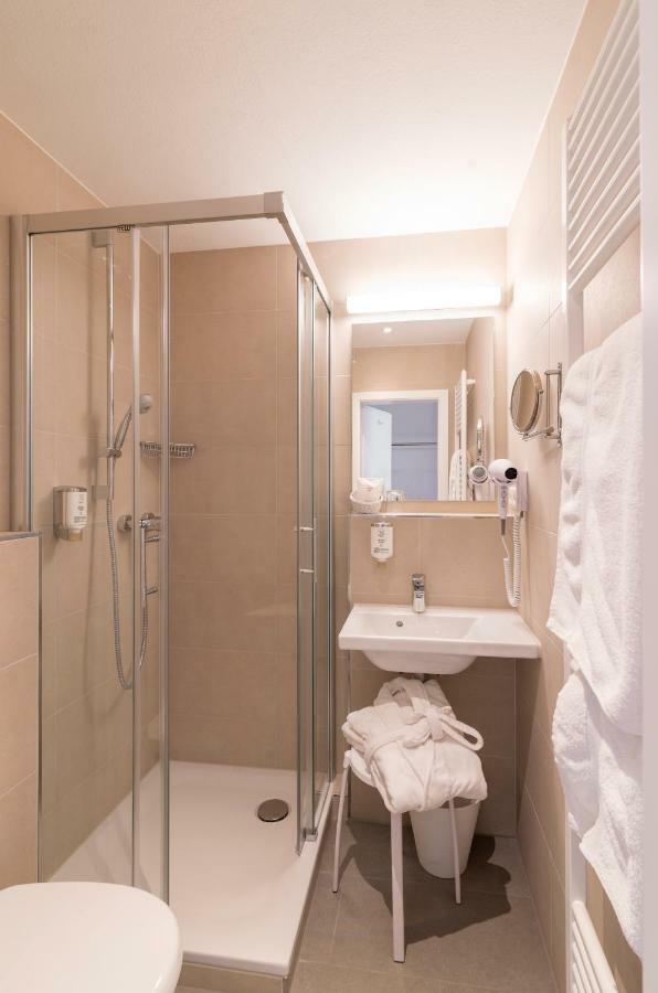 Hotel Adler Post Шветцинген Экстерьер фото