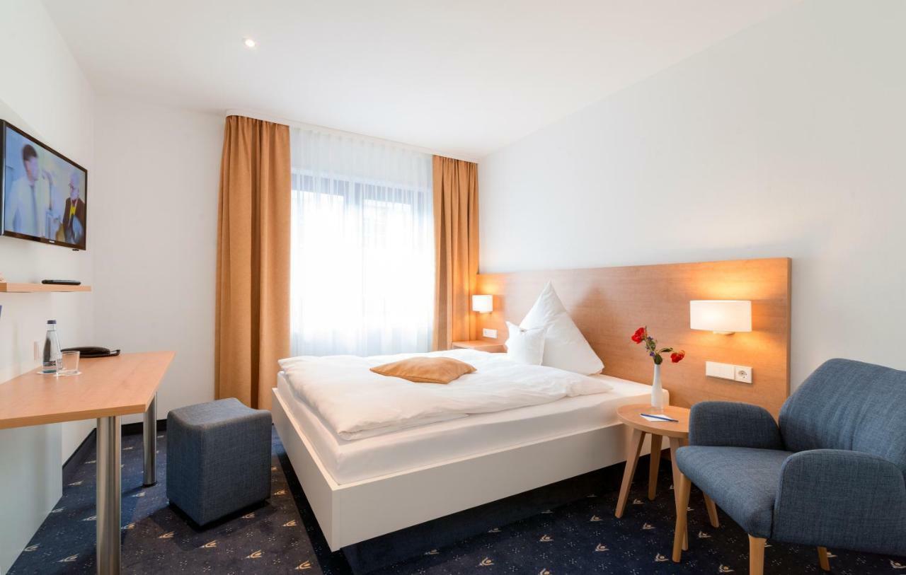 Hotel Adler Post Шветцинген Экстерьер фото